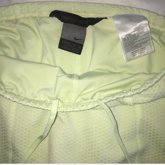 Nike Sphere Skirt Light Green Size Medium - Picture 5 of 6